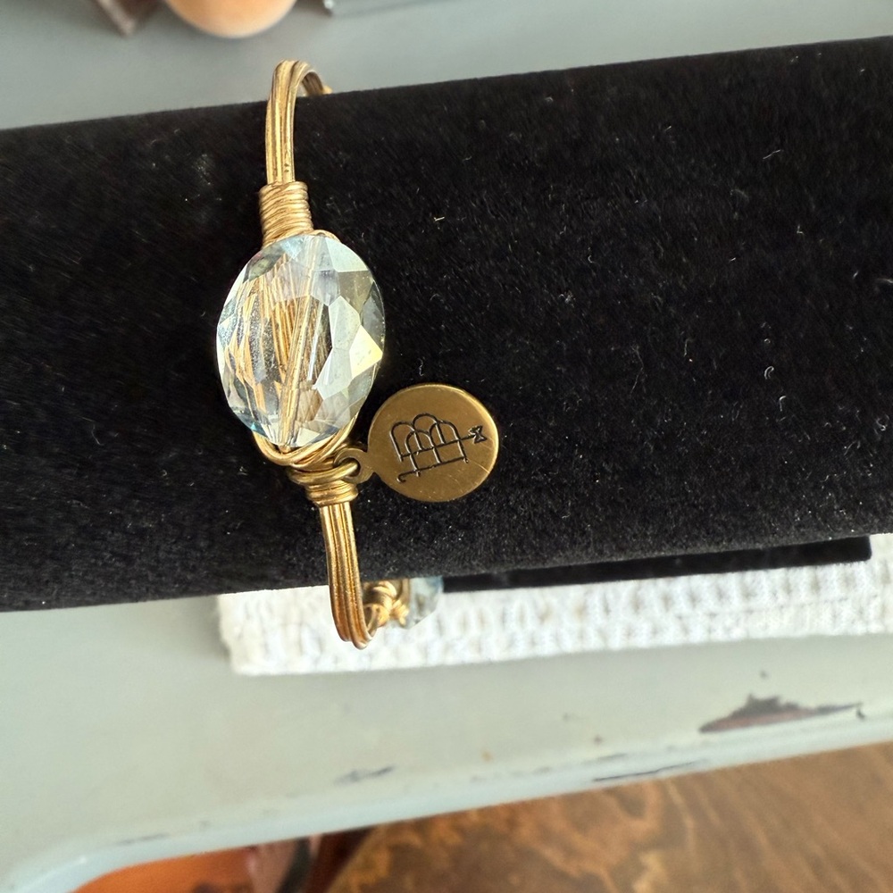 Elegant Gold Wire Wrapped Bracelet with Crystal Accent